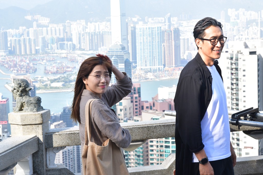 《再見．枕邊人》已經拍完廠景，日前馬德鐘與黃智雯到山頂拍外景。